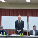 理事会で組合活動の方向性を提案する小川理事長